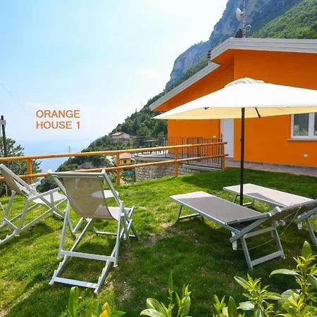 Orange House アパート