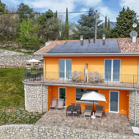 Апартаменты Orange House Тиньяле